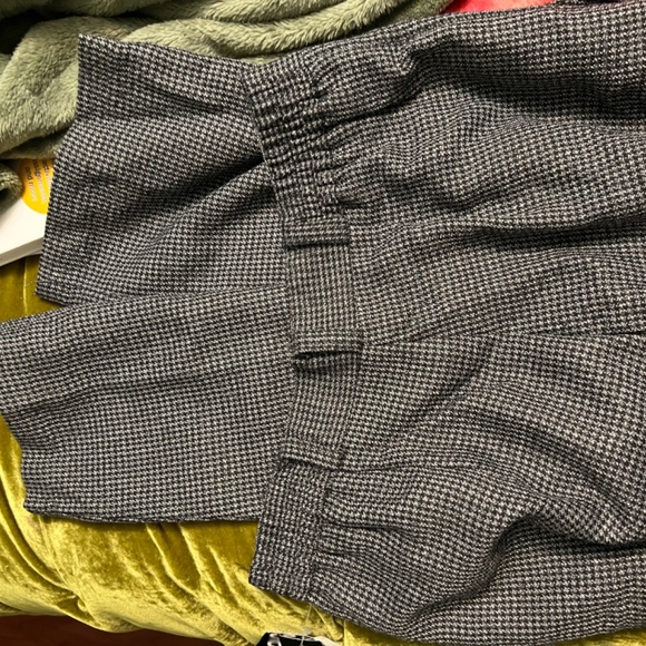 High wasted pleated black and white houndstooth relaxed fit trousers by briggs - Picture 2 of 3